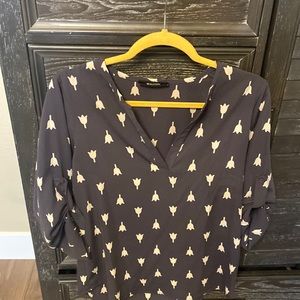 41 Hawthorne Ivy Tulip tab sleeve blouse